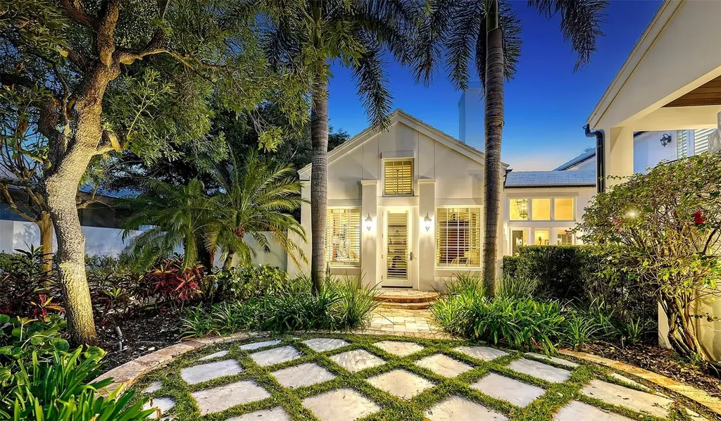 1729 Cherokee Drive Sarasota FL 34239