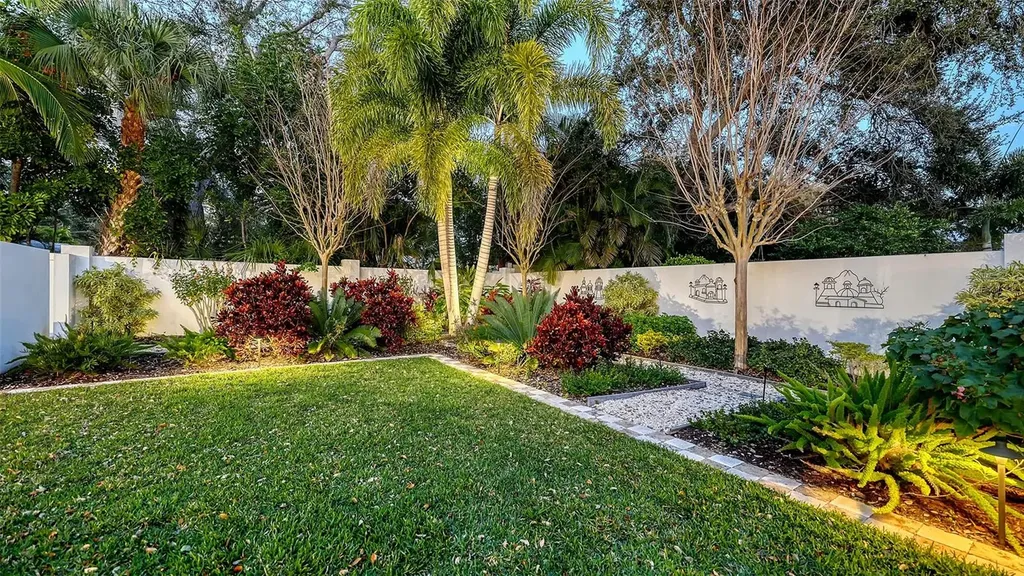 1729 Cherokee Drive Sarasota FL 34239