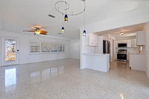7906 4th Avenue S St Petersburg FL 33707