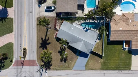 7906 4th Avenue S St Petersburg FL 33707