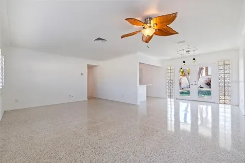7906 4th Avenue S St Petersburg FL 33707