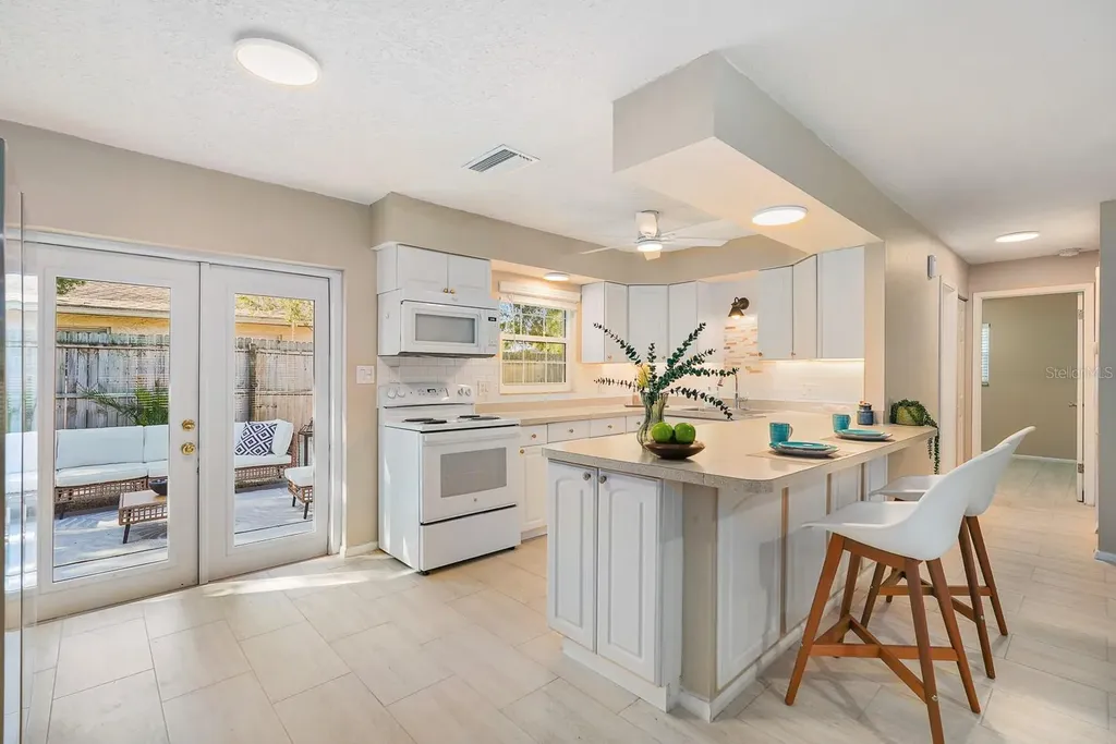 635 Melody Circle Sarasota FL 34237