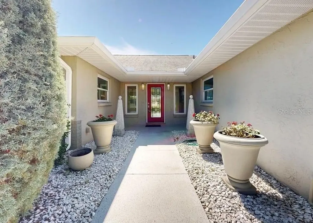 2110 W View Drive Sun City Center FL 33573