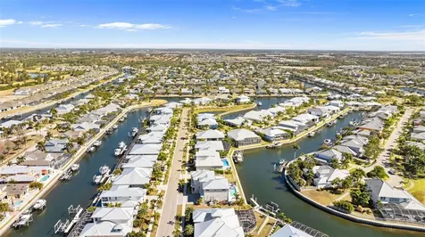 708 Pinckney Drive Apollo Beach FL 33572