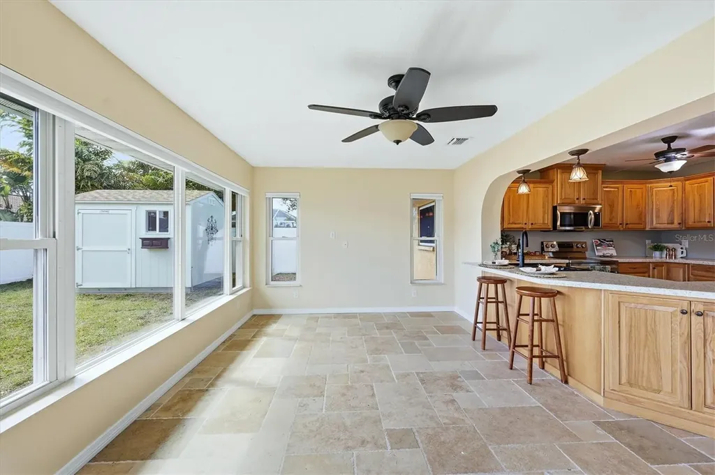6007 9th Avenue W Bradenton FL 34209