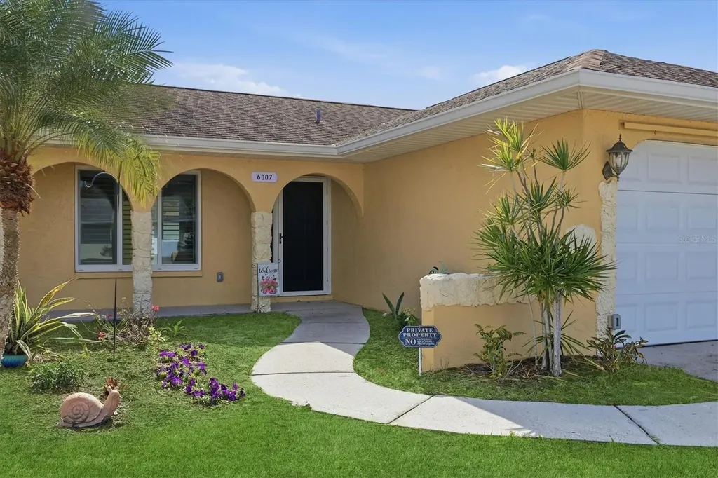 6007 9th Avenue W Bradenton FL 34209