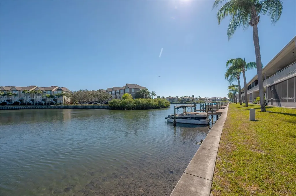 8812 Bay Pointe Drive Tampa FL 33615