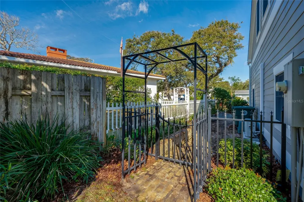 2 Hickory Lane Daytona Beach FL 32118