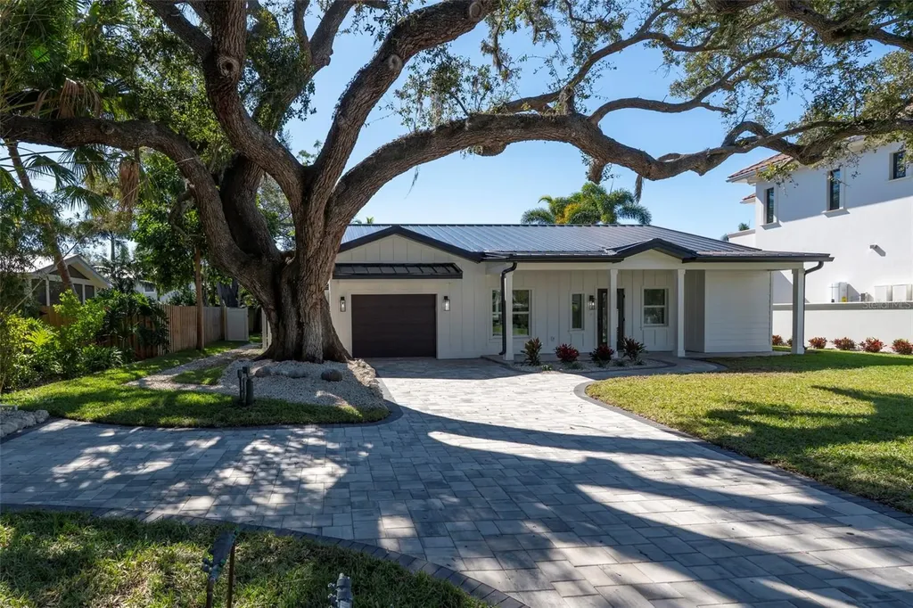 1834 Bougainvillea Street Sarasota FL 34239