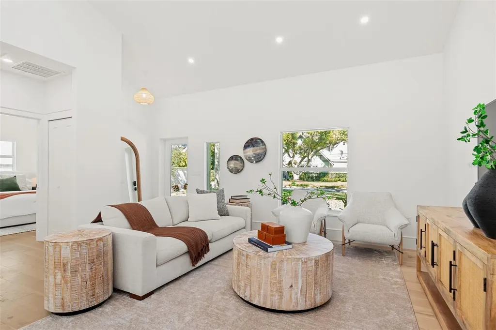 1834 Bougainvillea Street Sarasota FL 34239
