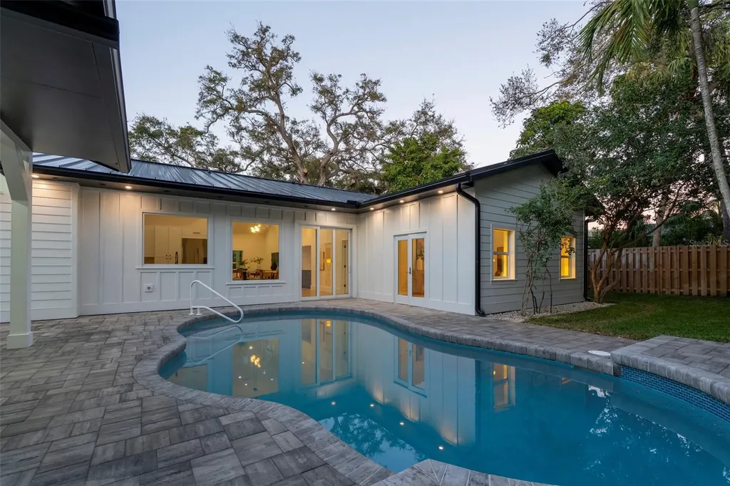 1834 Bougainvillea Street Sarasota FL 34239