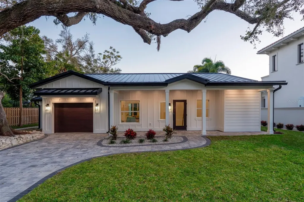 1834 Bougainvillea Street Sarasota FL 34239