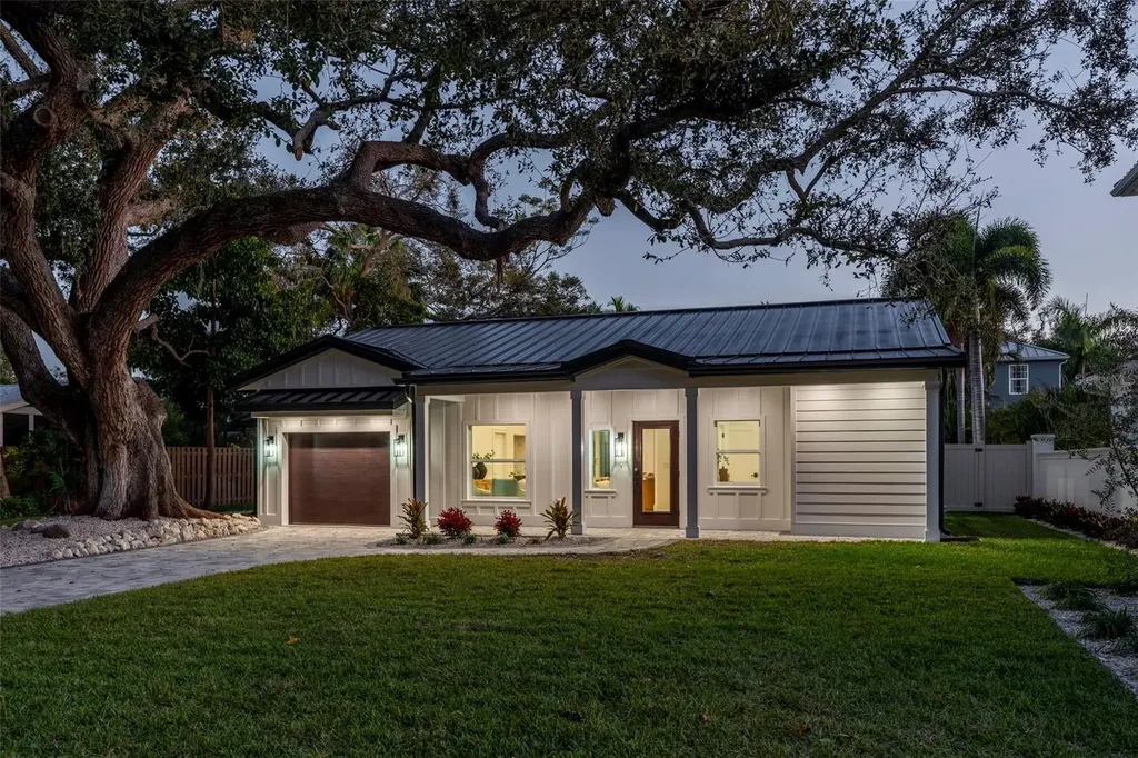 1834 Bougainvillea Street Sarasota FL 34239