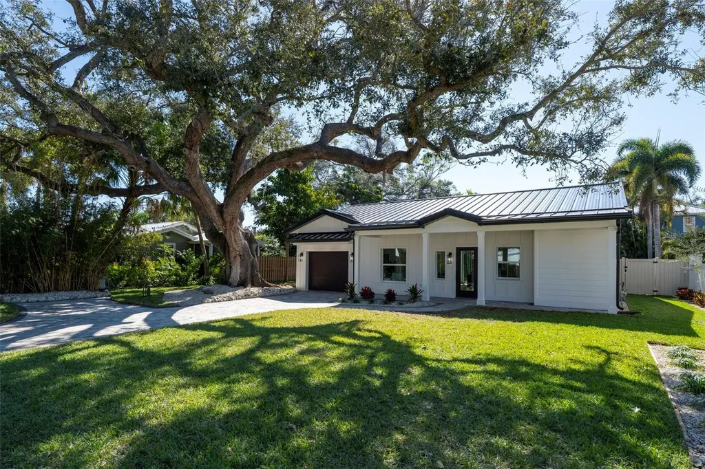 1834 Bougainvillea Street Sarasota FL 34239
