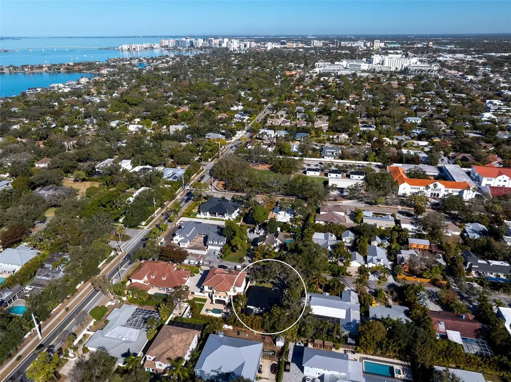 1834 Bougainvillea Street Sarasota FL 34239