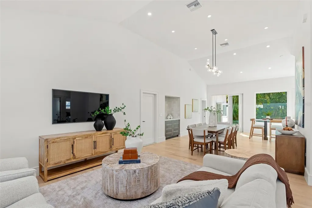 1834 Bougainvillea Street Sarasota FL 34239