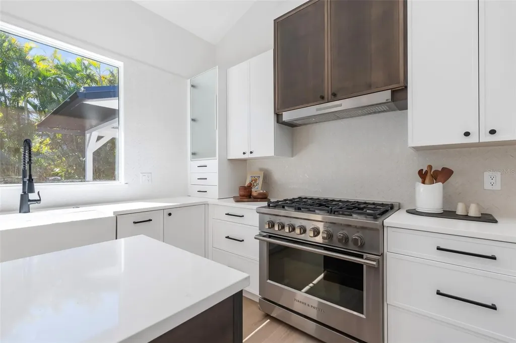 1834 Bougainvillea Street Sarasota FL 34239