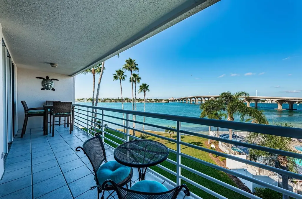 5901 Bahia Del Mar Circle St Petersburg FL 33715