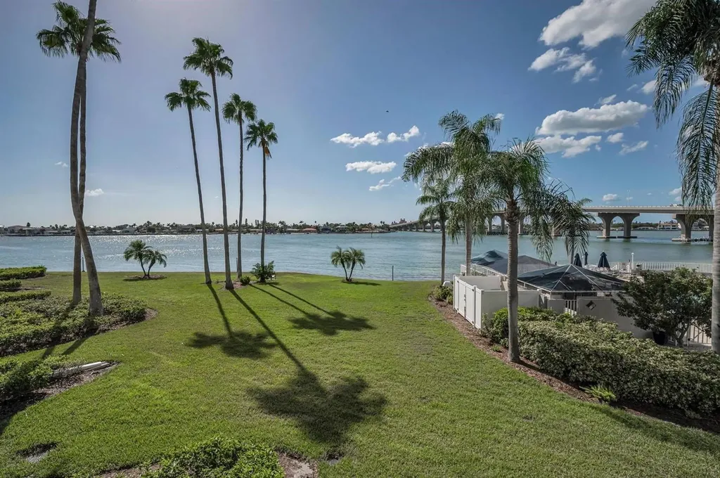 5901 Bahia Del Mar Circle St Petersburg FL 33715