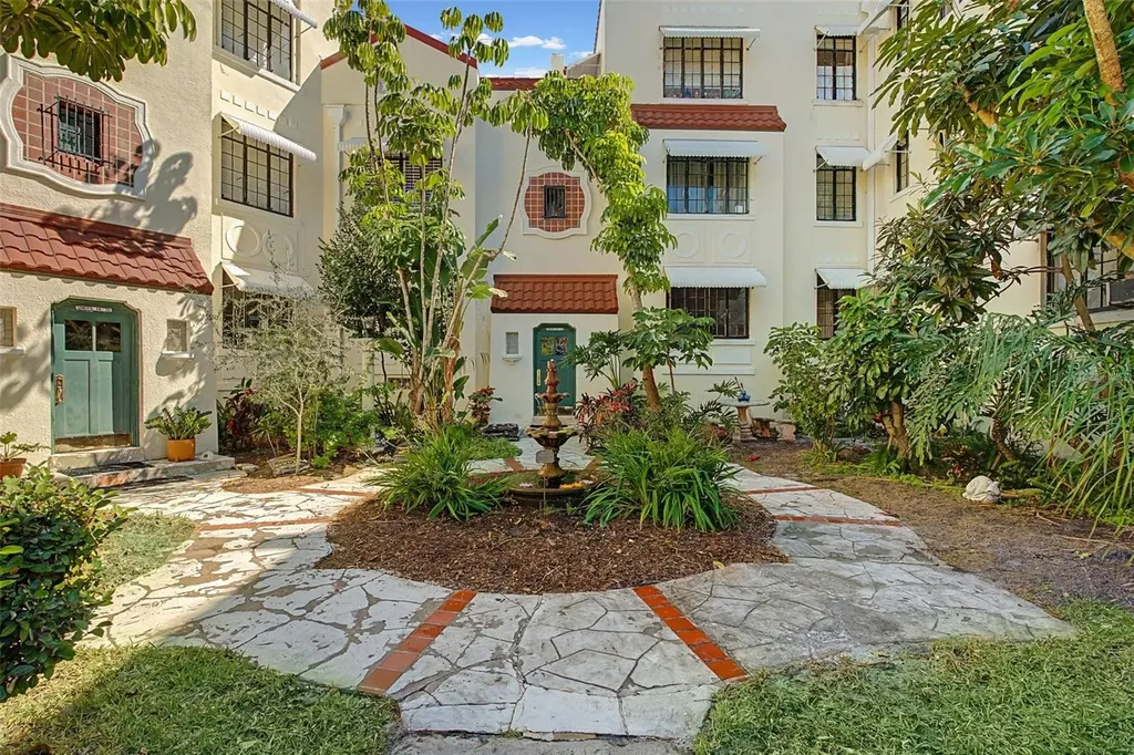 210 N 17th Street W Bradenton FL 34205