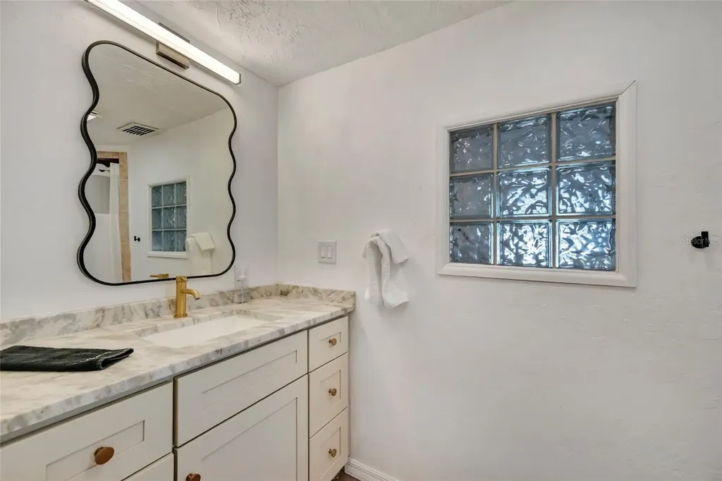 6426 Colonial Drive Sarasota FL 34231