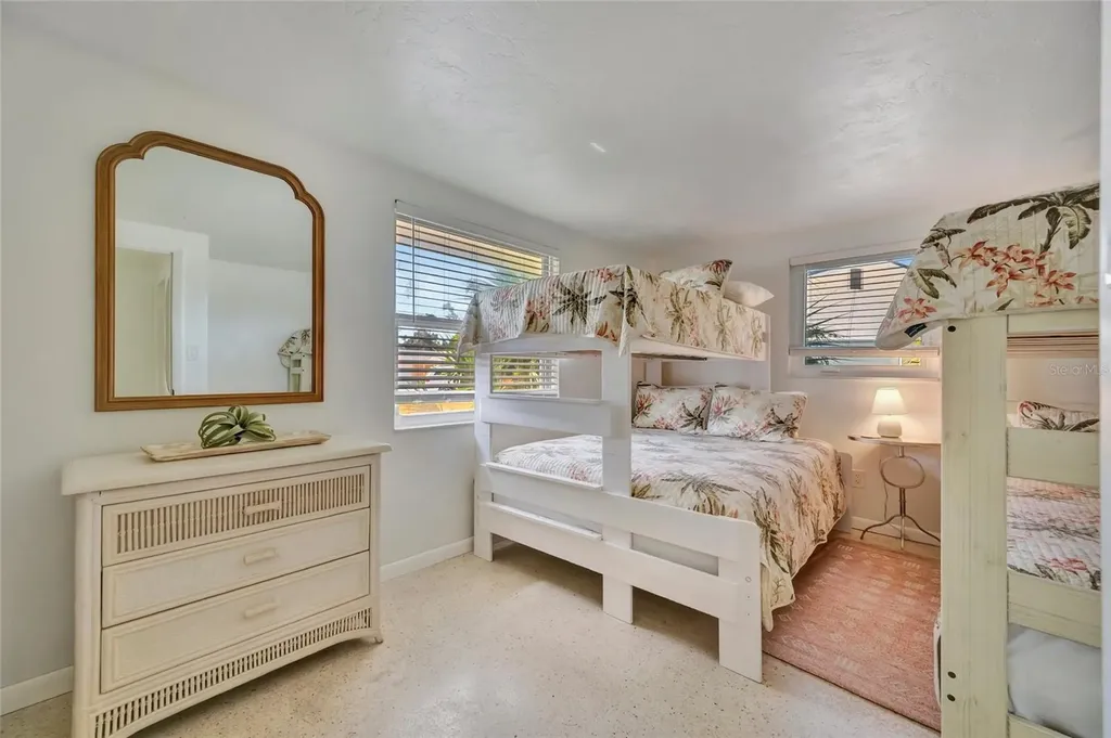 6426 Colonial Drive Sarasota FL 34231