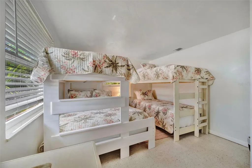 6426 Colonial Drive Sarasota FL 34231