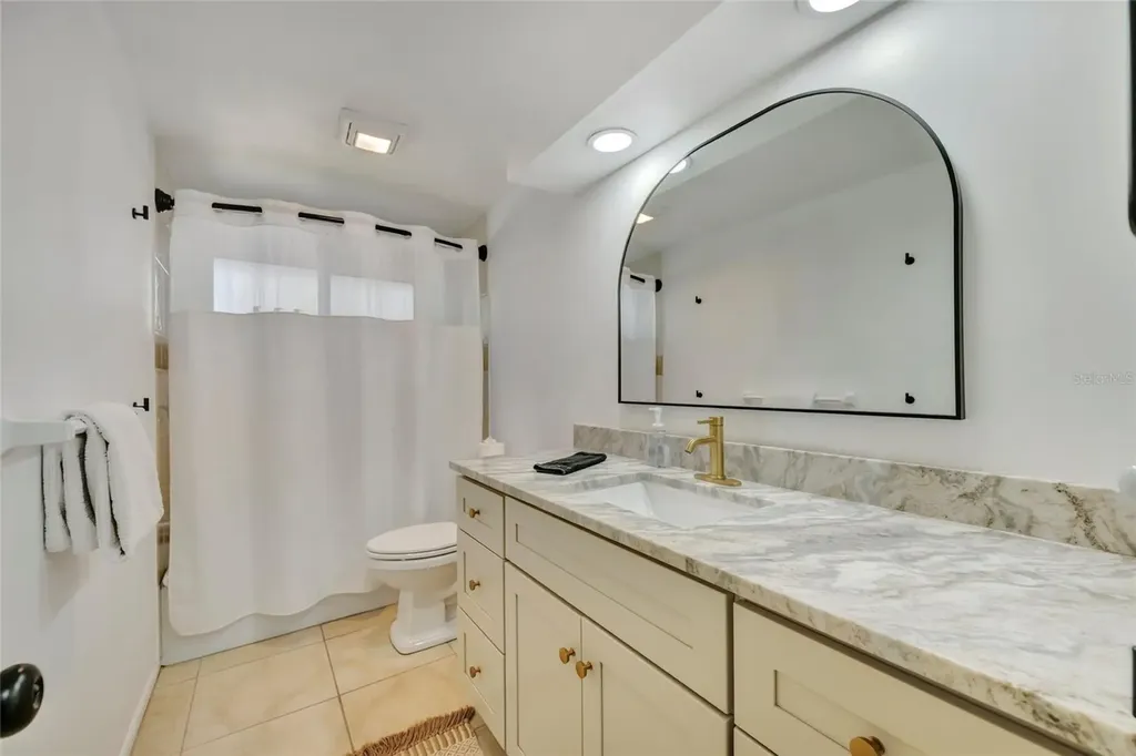 6426 Colonial Drive Sarasota FL 34231
