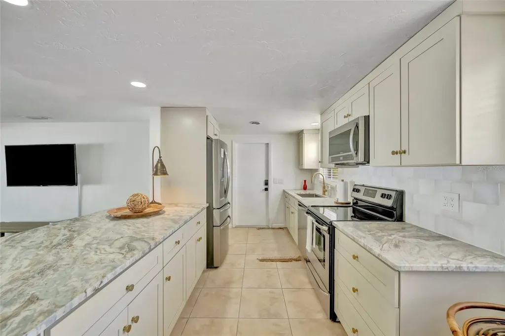 6426 Colonial Drive Sarasota FL 34231