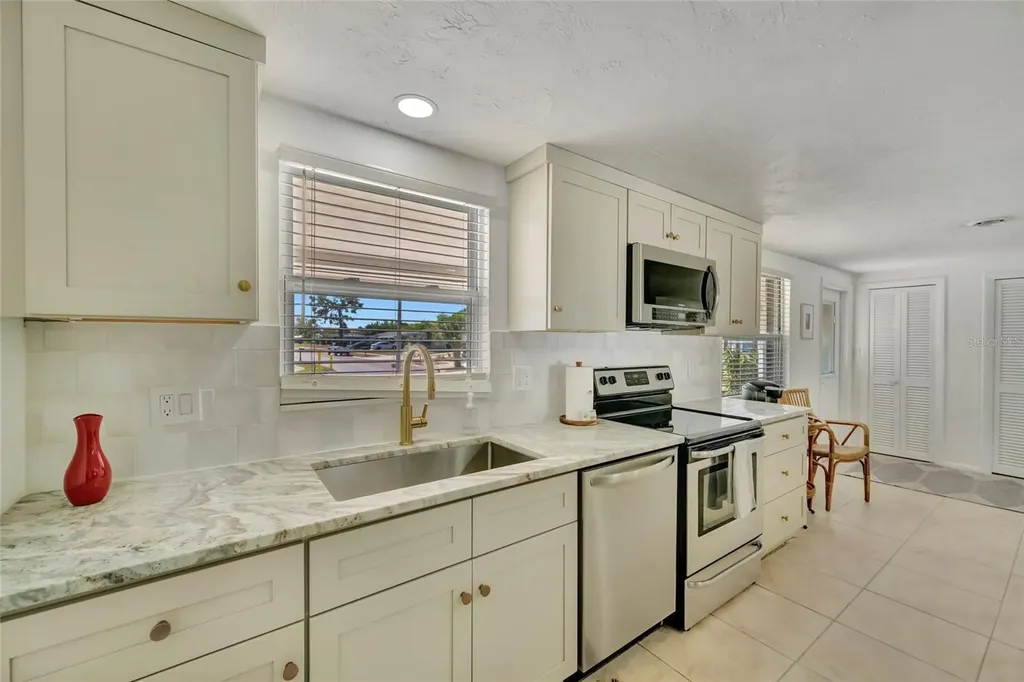 6426 Colonial Drive Sarasota FL 34231