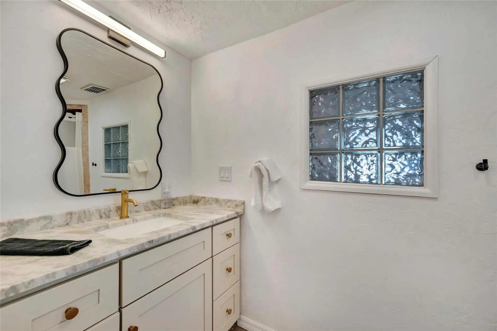 6426 Colonial Drive Sarasota FL 34231