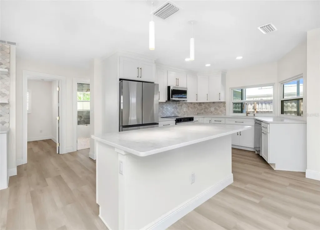1949 Dolphin Boulevard S St Petersburg FL 33707