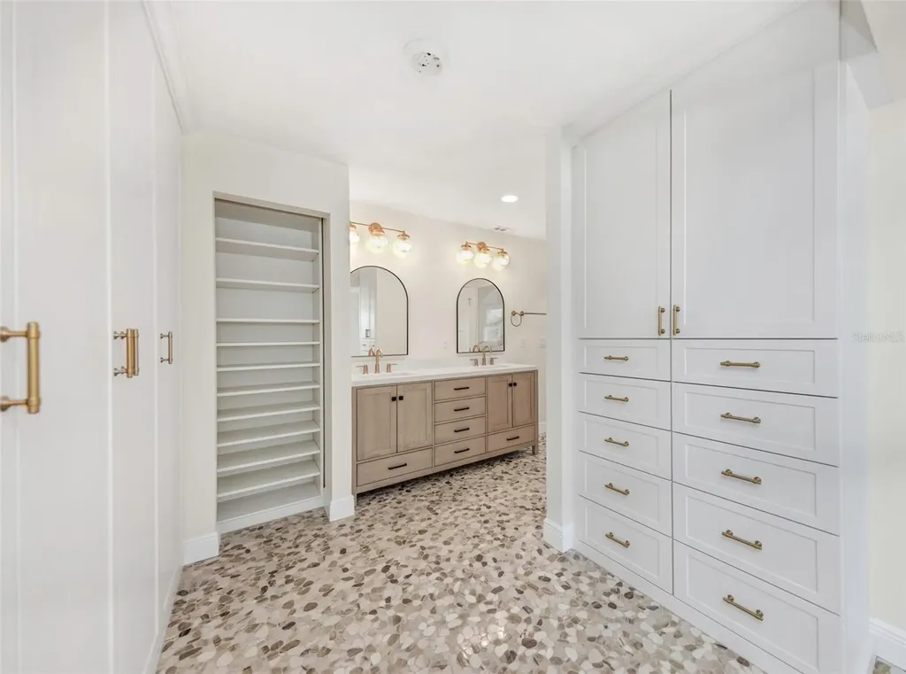 1949 Dolphin Boulevard S St Petersburg FL 33707