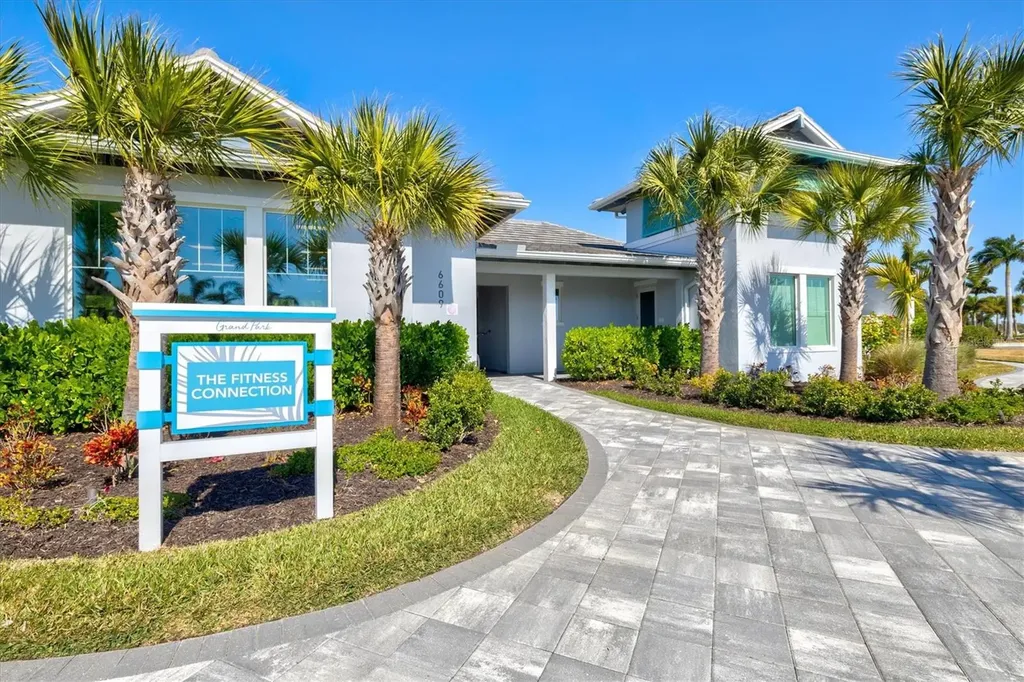 10253 Canaveral Circle Sarasota FL 34241