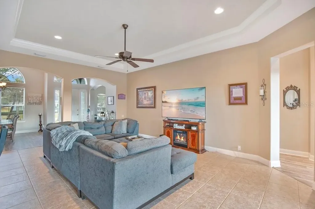 353 Hammock Oak Circle Debary FL 32713