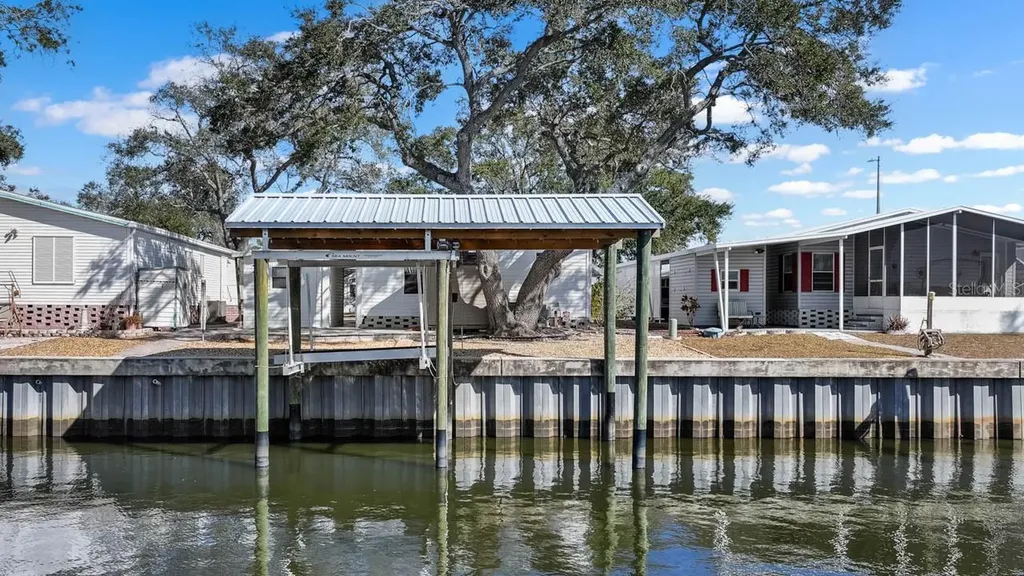 108 N Saint George Circle Apollo Beach FL 33572
