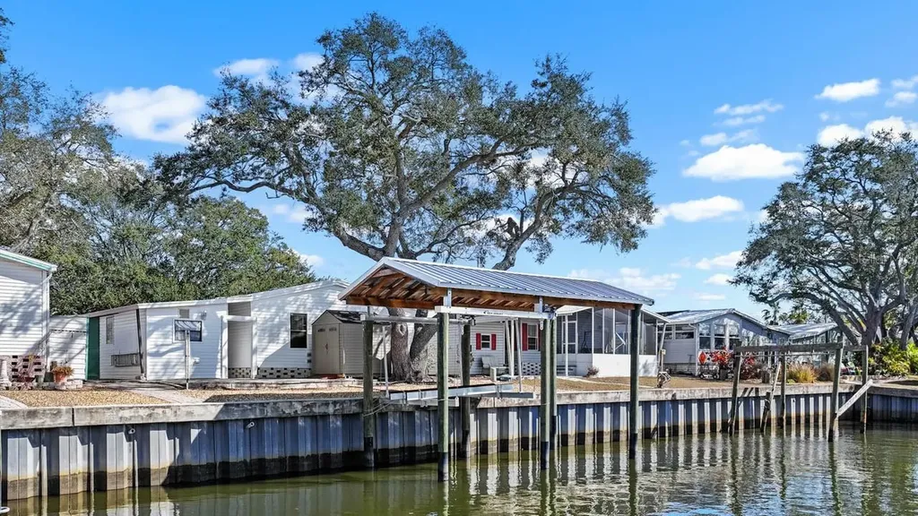 108 N Saint George Circle Apollo Beach FL 33572