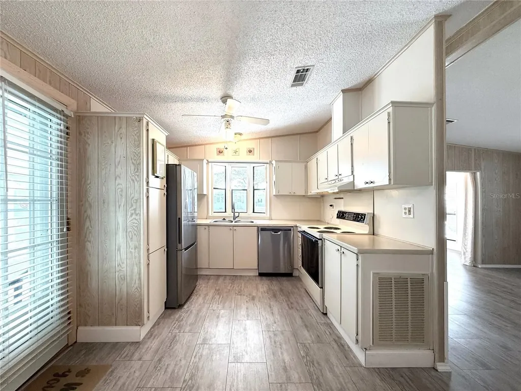 108 N Saint George Circle Apollo Beach FL 33572