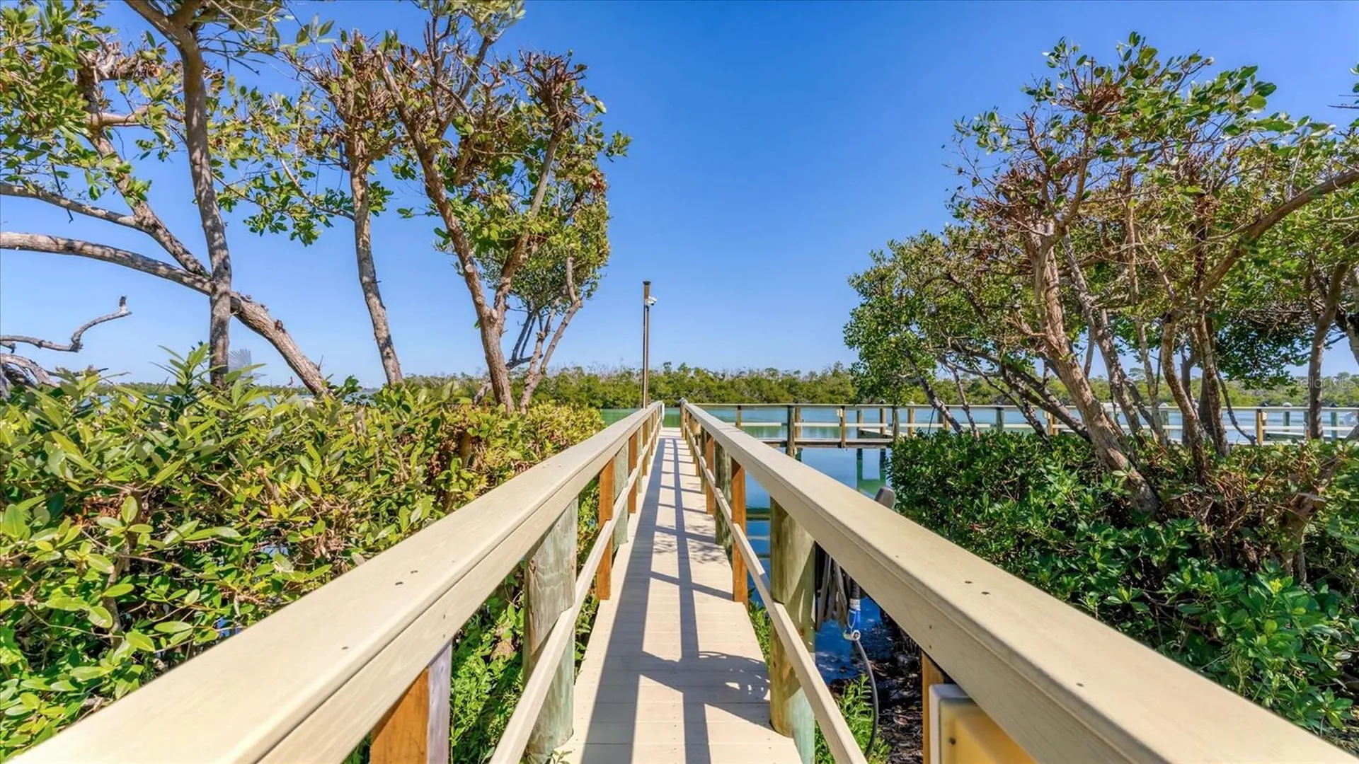 2245 N Beach Road Englewood FL 34223