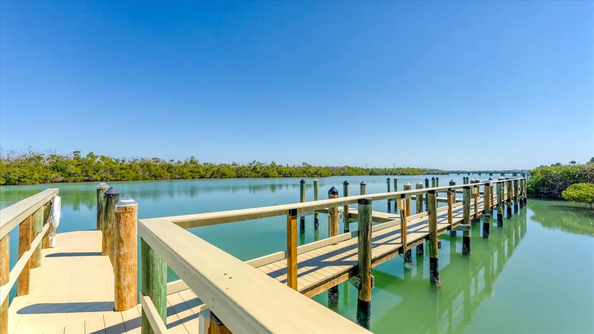 2245 N Beach Road Englewood FL 34223