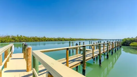 2245 N Beach Road Englewood FL 34223
