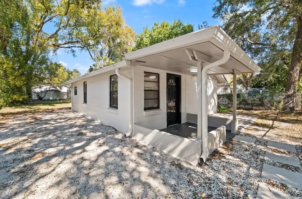 1804 E Palifox Street Tampa FL 33610