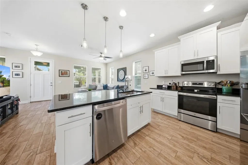 3023 W Spruce Street Tampa FL 33607