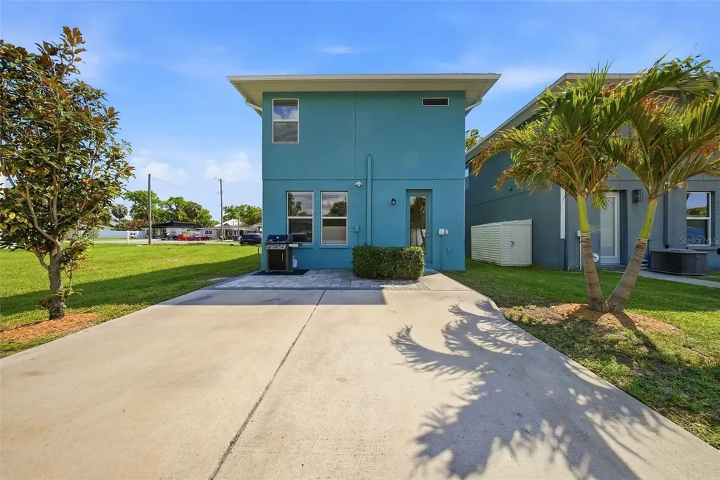3023 W Spruce Street Tampa FL 33607
