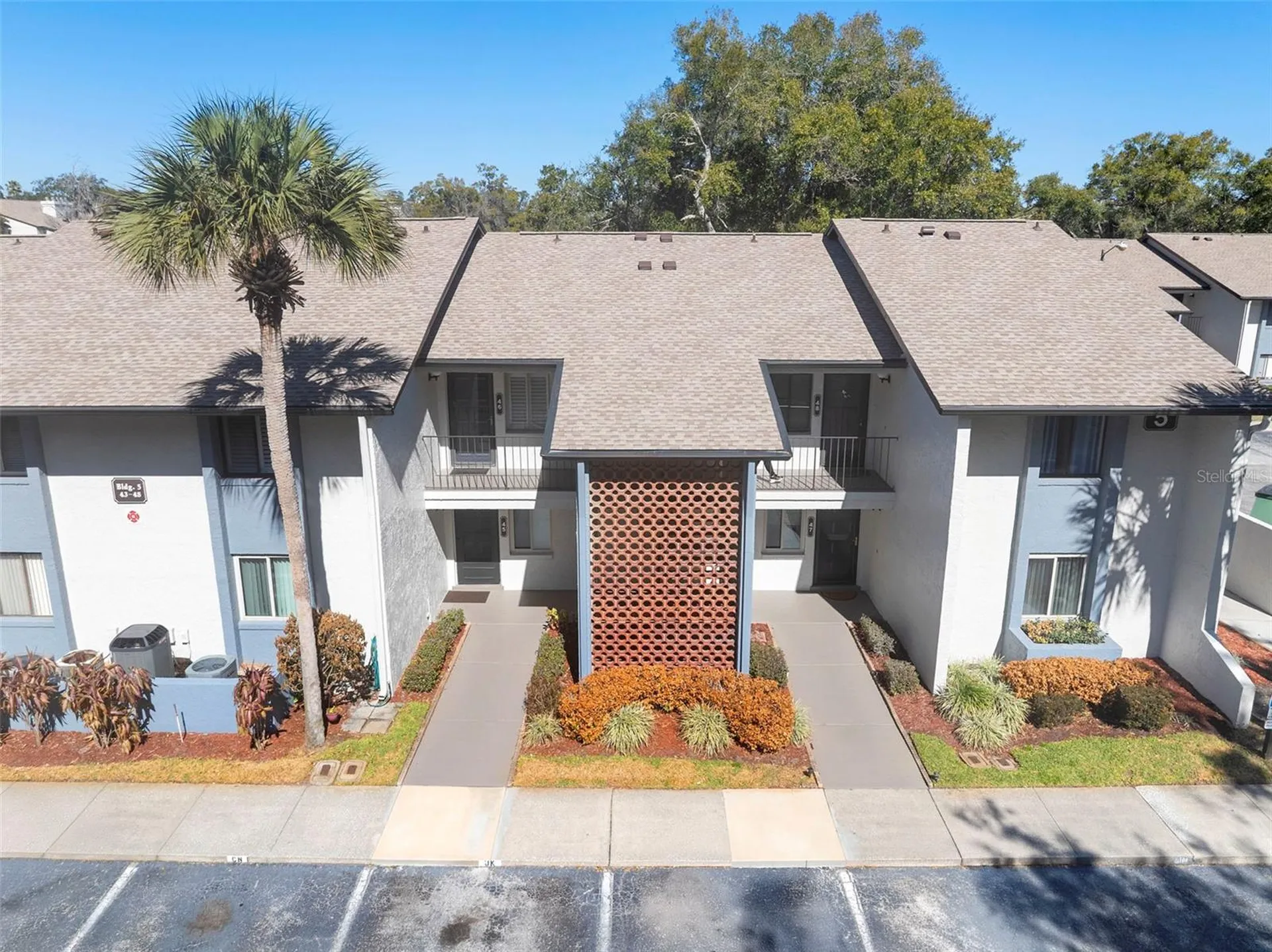 5 Escondido Circle Altamonte Springs FL 32701