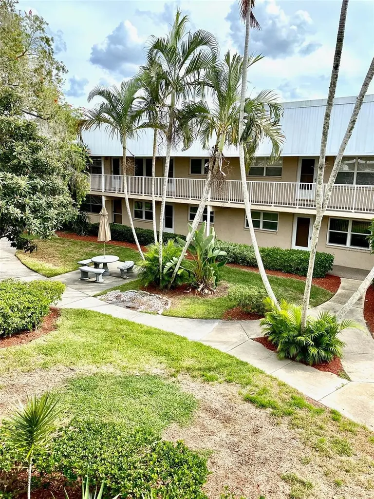 10032 65th Avenue N St Petersburg FL 33708
