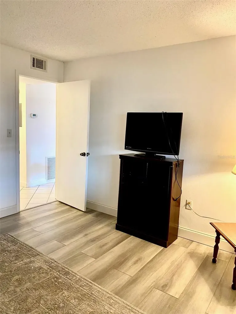 10032 65th Avenue N St Petersburg FL 33708