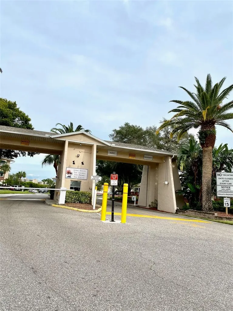 10032 65th Avenue N St Petersburg FL 33708