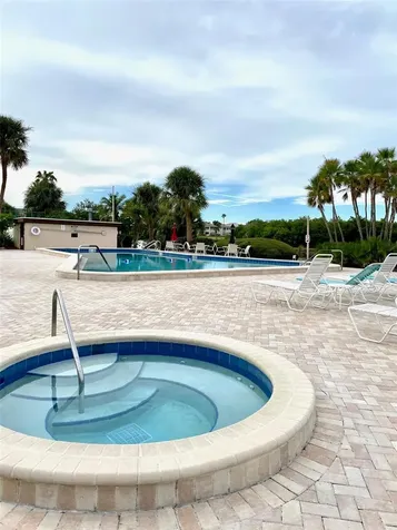 10032 65th Avenue N St Petersburg FL 33708