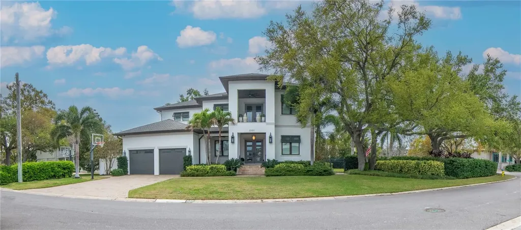 2501 S Dundee Street Tampa FL 33629
